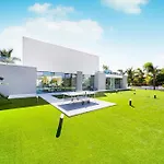 Βίλα Luxury With Heated Pool & Jacuzzi Near Golf
