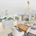 Βίλα Luxury With Heated Pool & Jacuzzi Near Golf