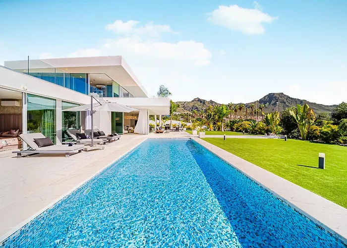 Luxury With Heated Pool & Jacuzzi Near Golf Villa