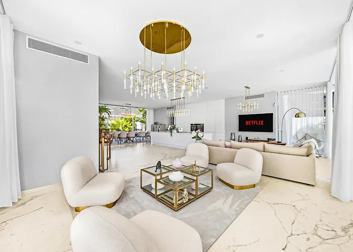 Luxury With Heated Pool & Jacuzzi Near Golf Vila