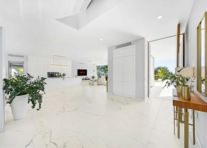 Luxury With Heated Pool & Jacuzzi Near Golf Vila