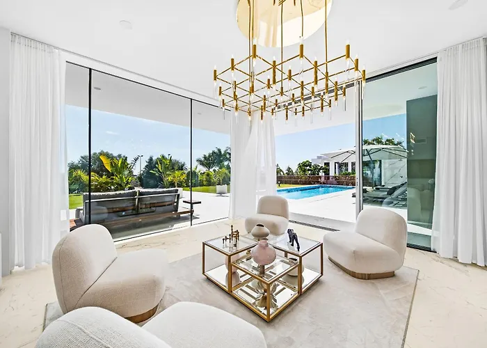 Luxury With Heated Pool & Jacuzzi Near Golf Villa