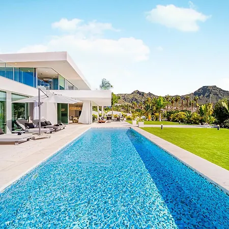 Luxury With Heated Pool & Jacuzzi Near Golf Villa