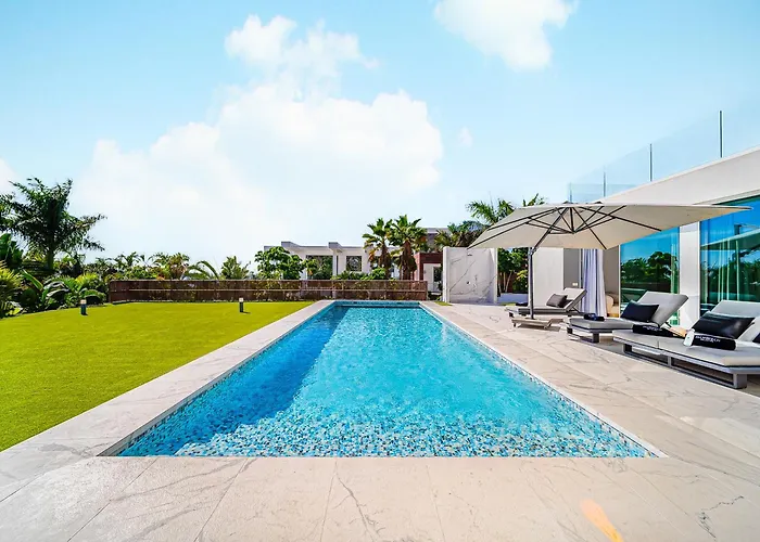 Luxury With Heated Pool & Jacuzzi Near Golf Villa