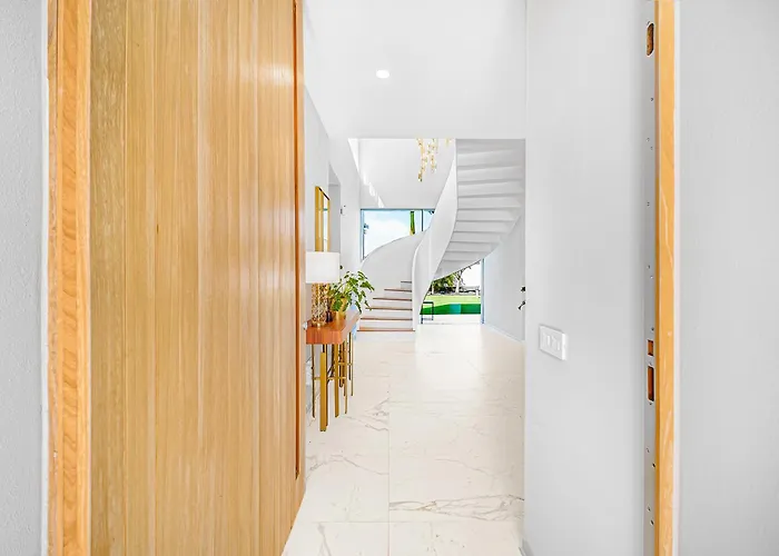 Luxury With Heated Pool & Jacuzzi Near Golf