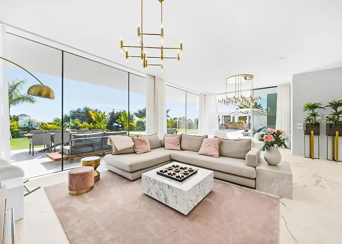 Luxury With Heated Pool & Jacuzzi Near Golf Villa