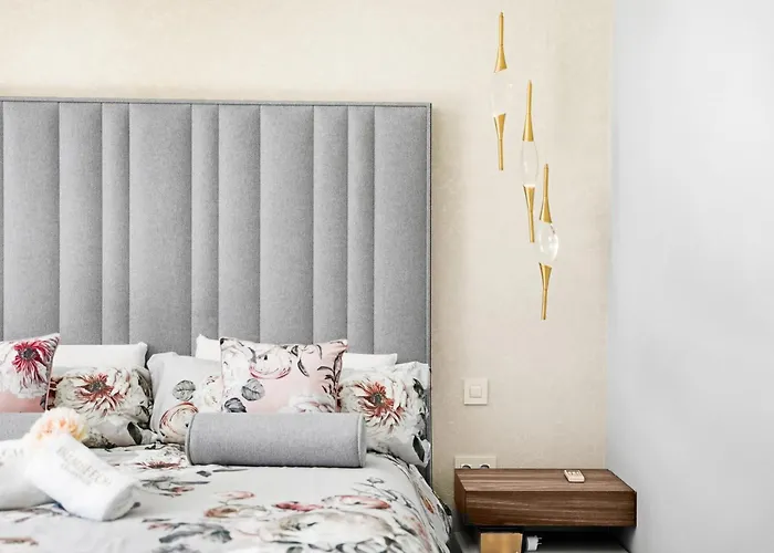 Luxury With Heated Pool & Jacuzzi Near Golf *